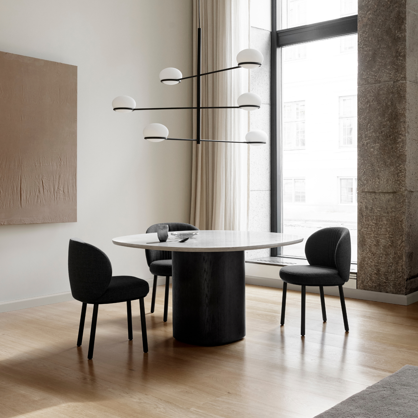 Ovata Dining Table